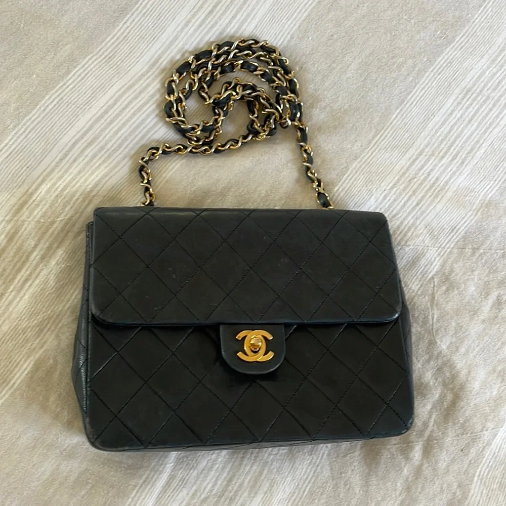 Chanel vintage black small single flap crossbody bag with gold hardware - Picture 1 of 13